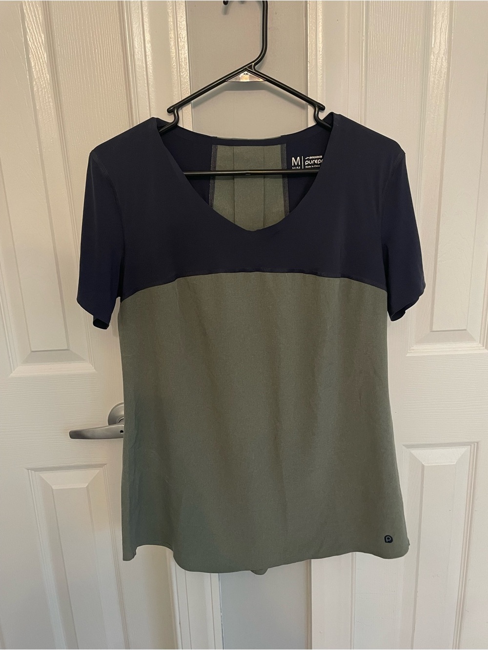 Brooks Navy and Olive Short-Sleeve Colorblock V-Neck Top